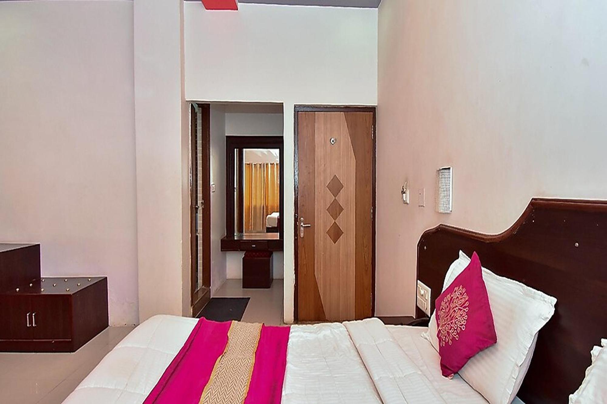 Hotel Deep Palace Near Bus Stand Udaipole Udaipur Exteriör bild