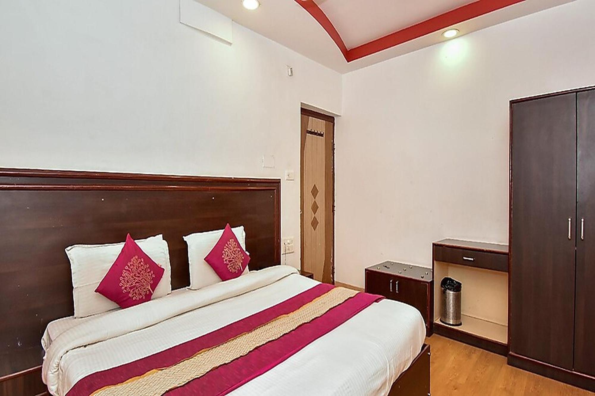 Hotel Deep Palace Near Bus Stand Udaipole Udaipur Exteriör bild